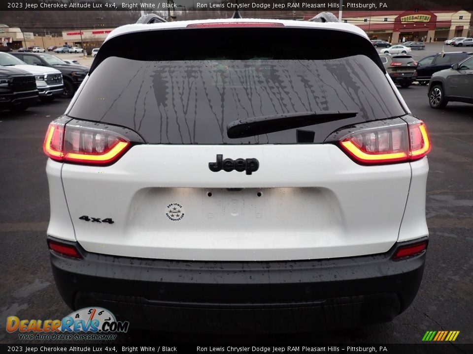 2023 Jeep Cherokee Altitude Lux 4x4 Bright White / Black Photo #4