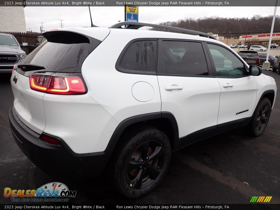 2023 Jeep Cherokee Altitude Lux 4x4 Bright White / Black Photo #6