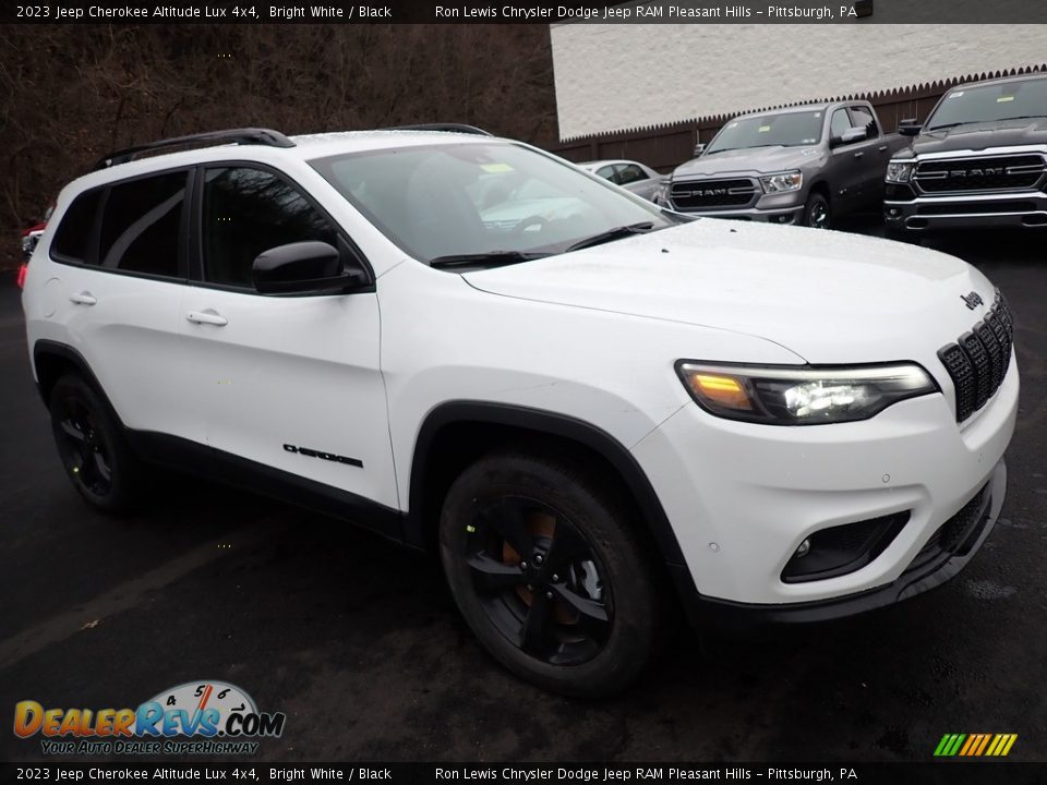 2023 Jeep Cherokee Altitude Lux 4x4 Bright White / Black Photo #8