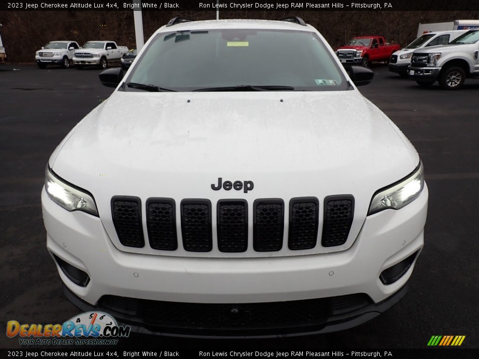 2023 Jeep Cherokee Altitude Lux 4x4 Bright White / Black Photo #9