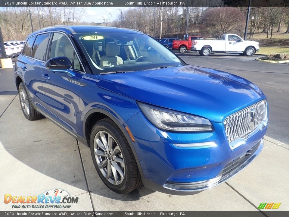 Front 3/4 View of 2020 Lincoln Corsair Standard AWD Photo #8