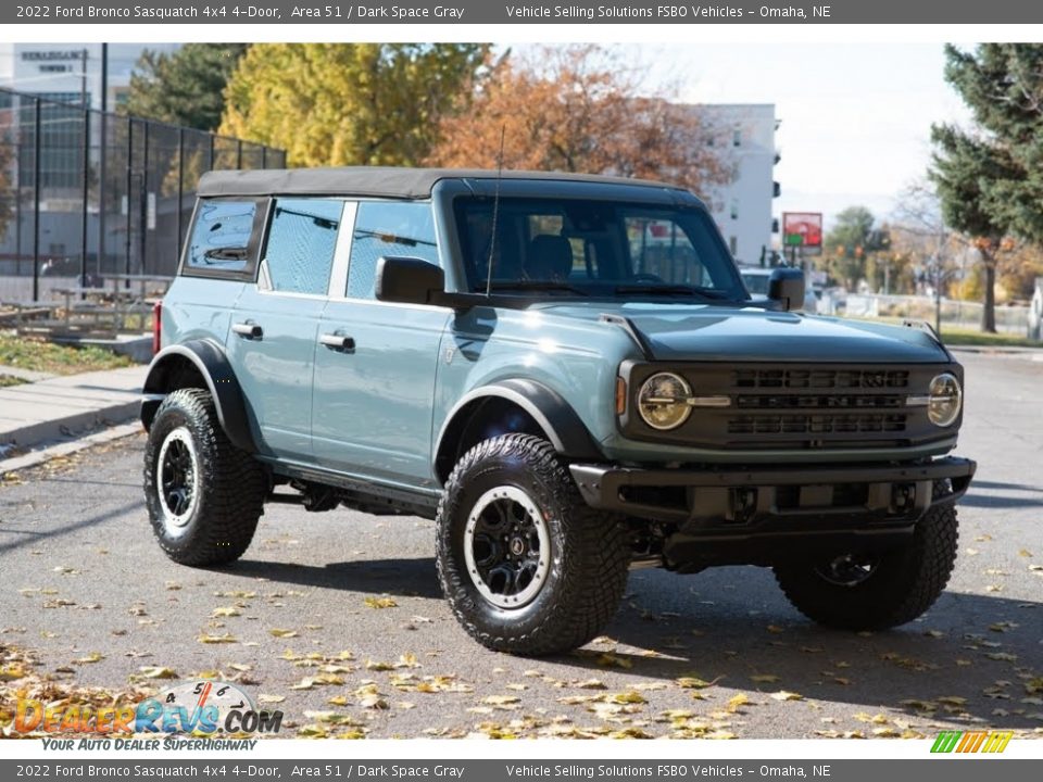 Front 3/4 View of 2022 Ford Bronco Sasquatch 4x4 4-Door Photo #4