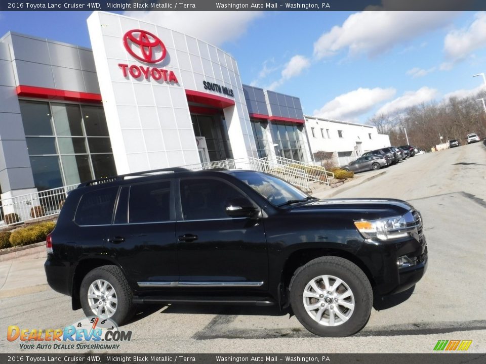 2016 Toyota Land Cruiser 4WD Midnight Black Metallic / Terra Photo #2