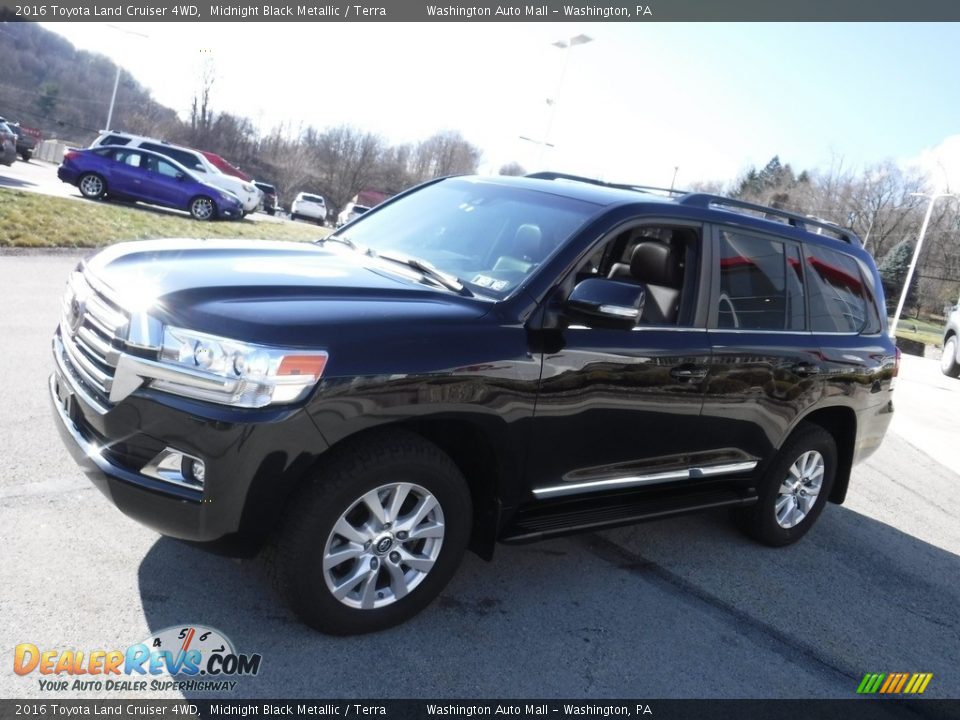 2016 Toyota Land Cruiser 4WD Midnight Black Metallic / Terra Photo #16