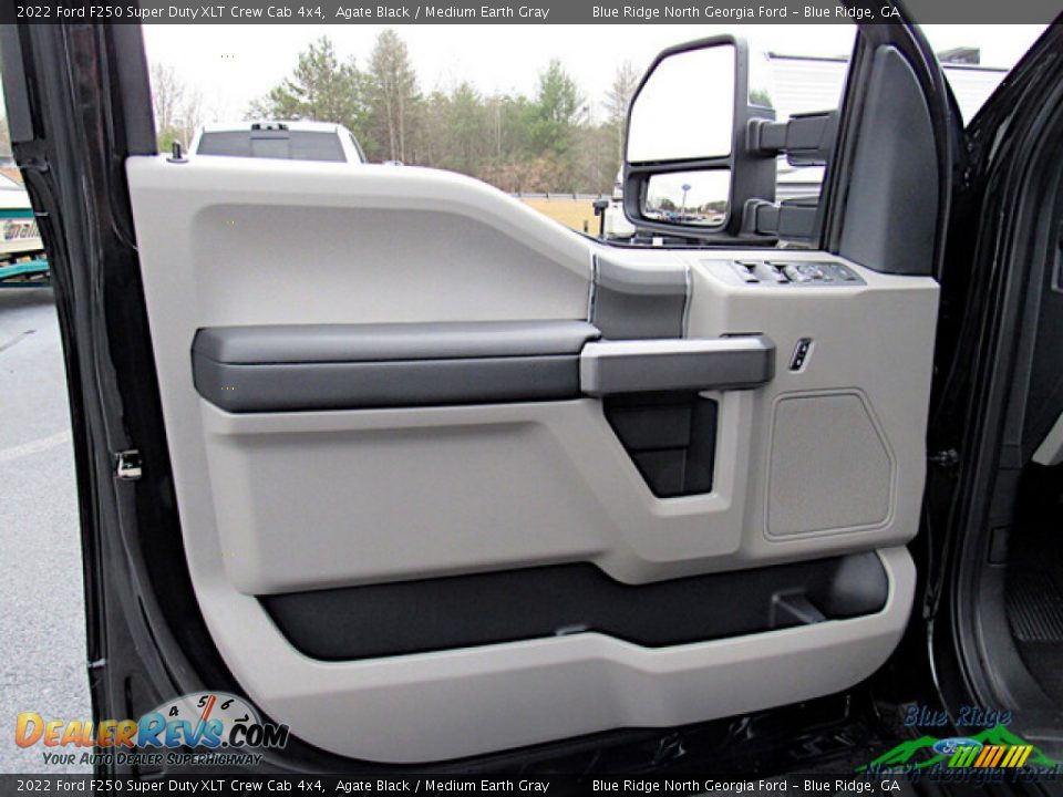 2022 Ford F250 Super Duty XLT Crew Cab 4x4 Agate Black / Medium Earth Gray Photo #9