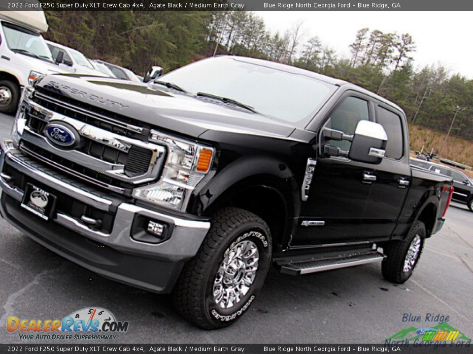 2022 Ford F250 Super Duty XLT Crew Cab 4x4 Agate Black / Medium Earth Gray Photo #25