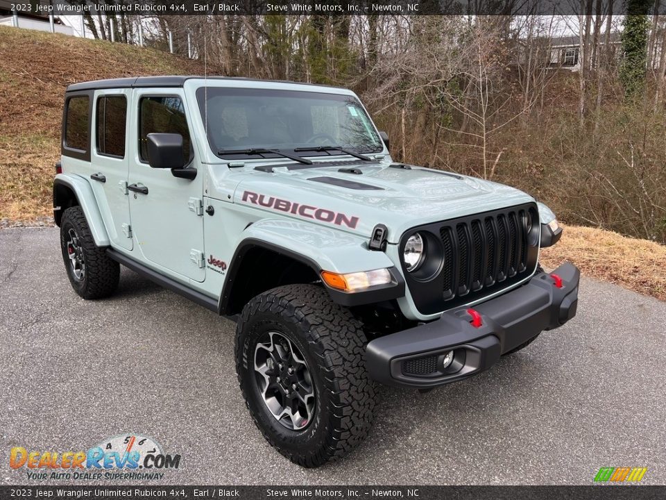Front 3/4 View of 2023 Jeep Wrangler Unlimited Rubicon 4x4 Photo #4