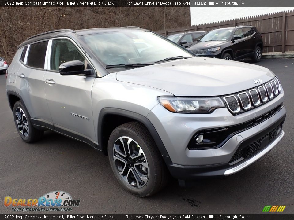Front 3/4 View of 2022 Jeep Compass Limited 4x4 Photo #8