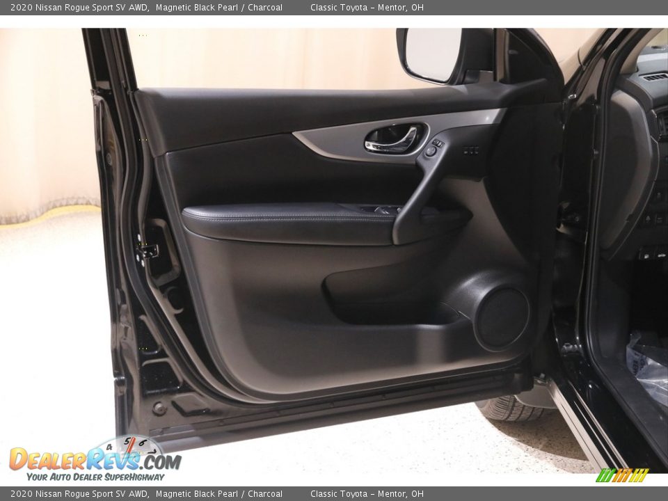 2020 Nissan Rogue Sport SV AWD Magnetic Black Pearl / Charcoal Photo #4