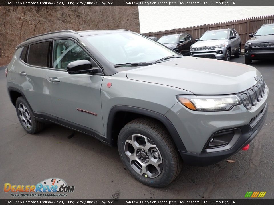 Front 3/4 View of 2022 Jeep Compass Trailhawk 4x4 Photo #8