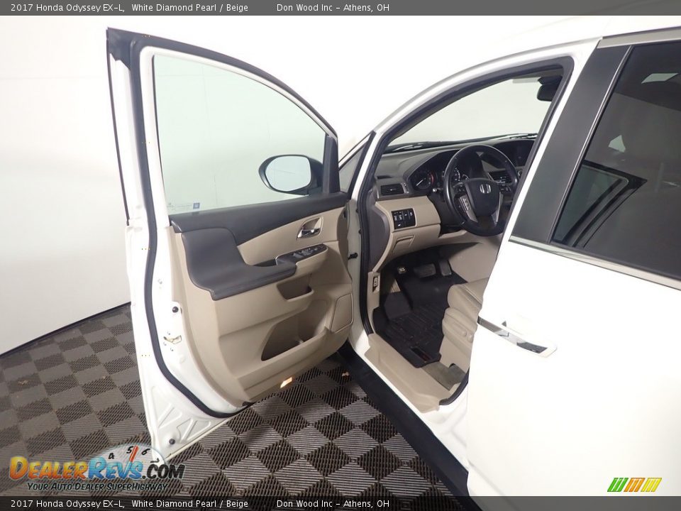 2017 Honda Odyssey EX-L White Diamond Pearl / Beige Photo #18