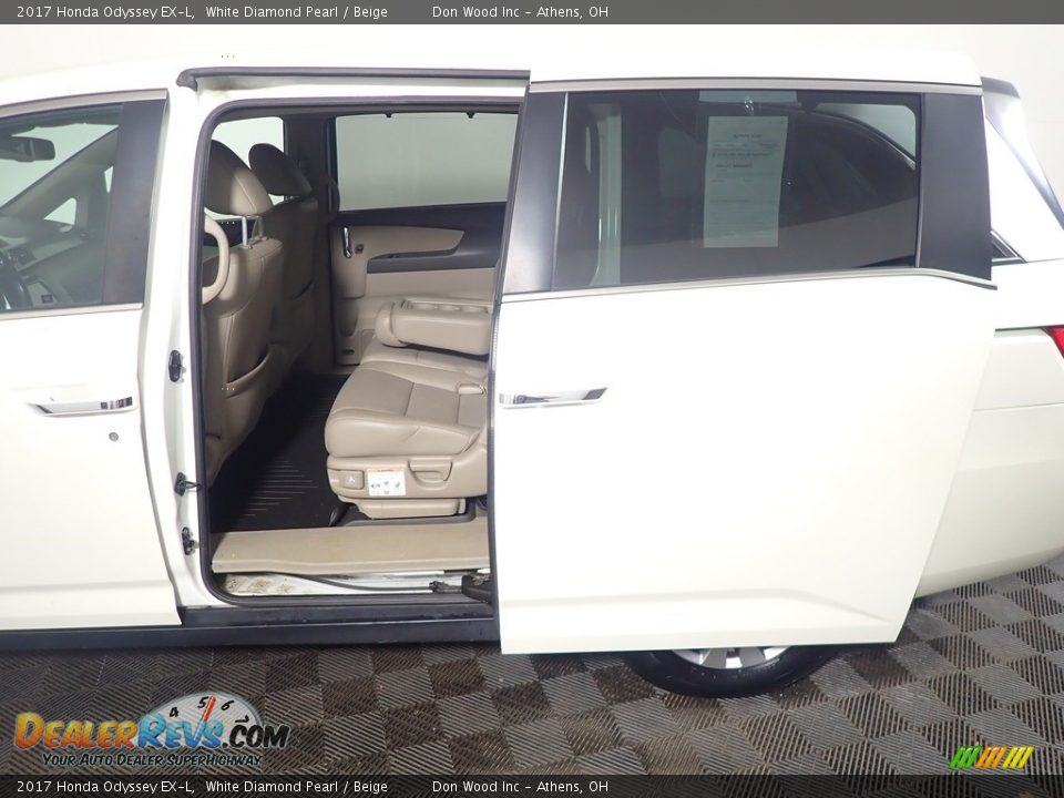2017 Honda Odyssey EX-L White Diamond Pearl / Beige Photo #31
