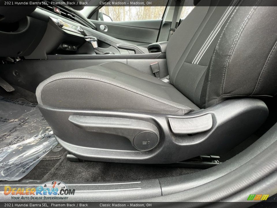 Front Seat of 2021 Hyundai Elantra SEL Photo #7