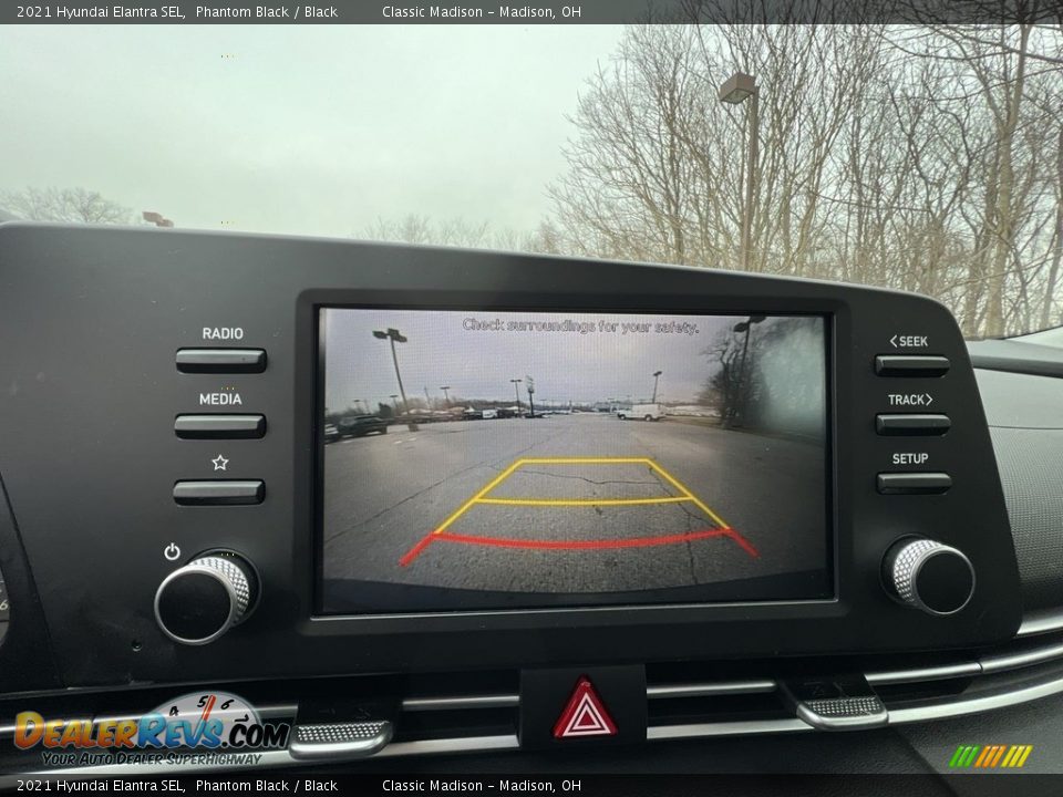 Controls of 2021 Hyundai Elantra SEL Photo #12