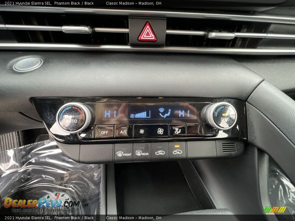 Controls of 2021 Hyundai Elantra SEL Photo #13