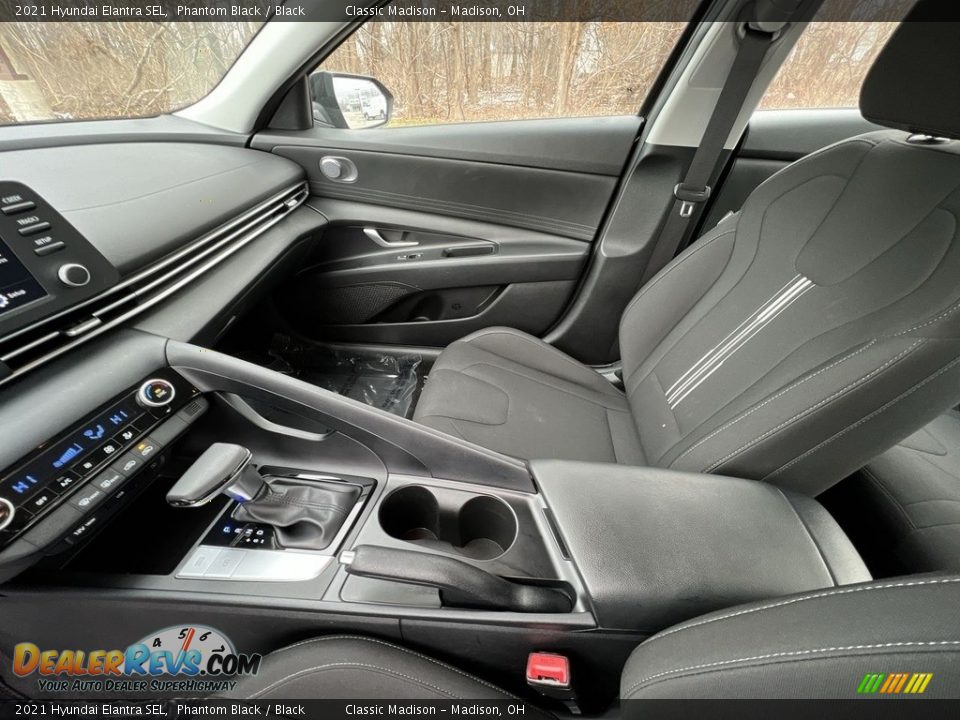 Front Seat of 2021 Hyundai Elantra SEL Photo #15