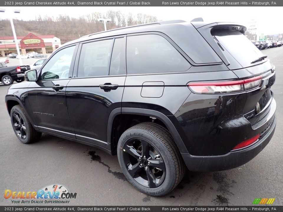 2023 Jeep Grand Cherokee Altitude 4x4 Diamond Black Crystal Pearl / Global Black Photo #3