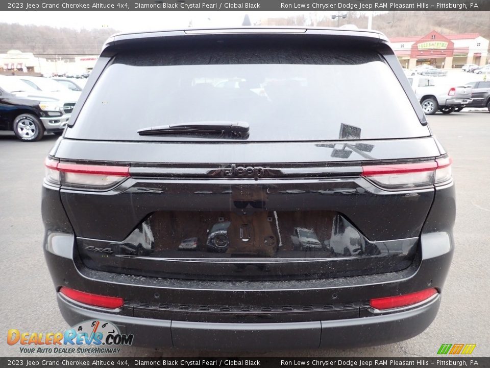 2023 Jeep Grand Cherokee Altitude 4x4 Diamond Black Crystal Pearl / Global Black Photo #4