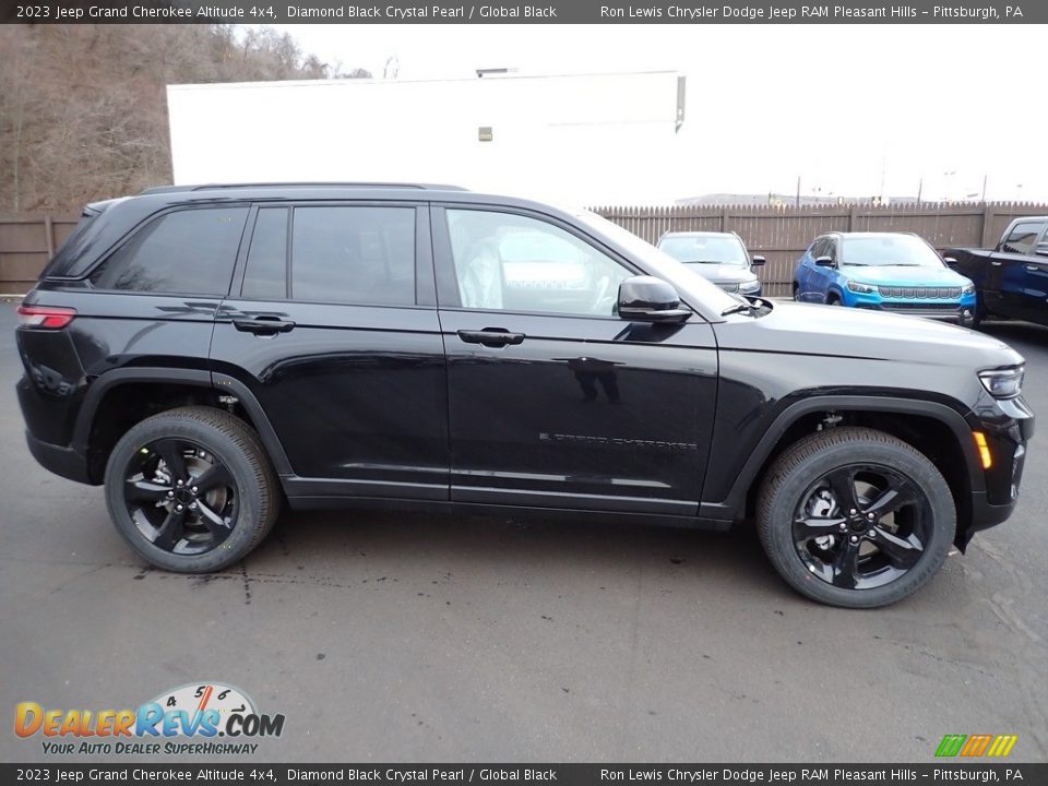 2023 Jeep Grand Cherokee Altitude 4x4 Diamond Black Crystal Pearl / Global Black Photo #7