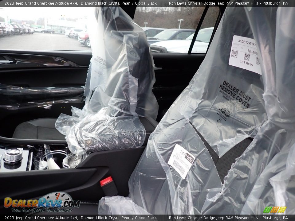 2023 Jeep Grand Cherokee Altitude 4x4 Diamond Black Crystal Pearl / Global Black Photo #11