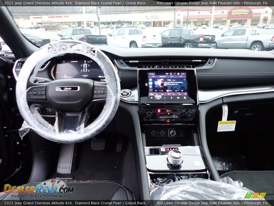 2023 Jeep Grand Cherokee Altitude 4x4 Diamond Black Crystal Pearl / Global Black Photo #13