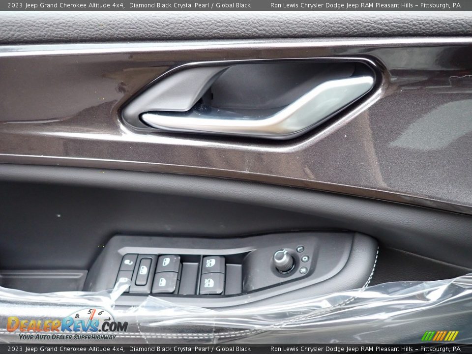 2023 Jeep Grand Cherokee Altitude 4x4 Diamond Black Crystal Pearl / Global Black Photo #15