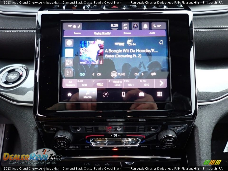 2023 Jeep Grand Cherokee Altitude 4x4 Diamond Black Crystal Pearl / Global Black Photo #20