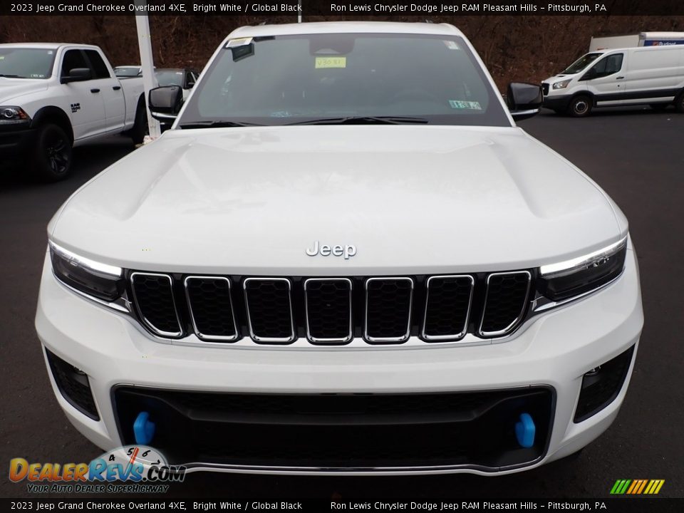 2023 Jeep Grand Cherokee Overland 4XE Bright White / Global Black Photo #9