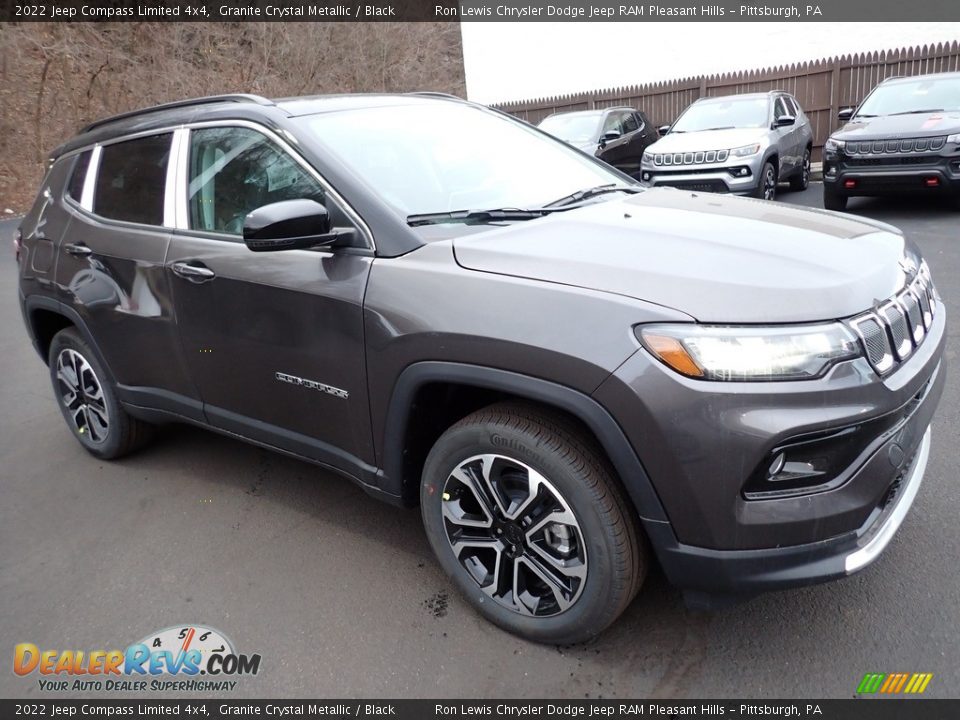 Front 3/4 View of 2022 Jeep Compass Limited 4x4 Photo #8