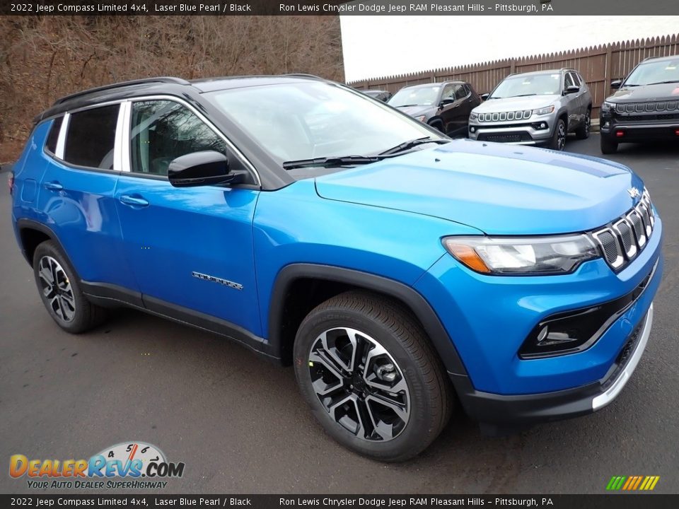 Front 3/4 View of 2022 Jeep Compass Limited 4x4 Photo #8