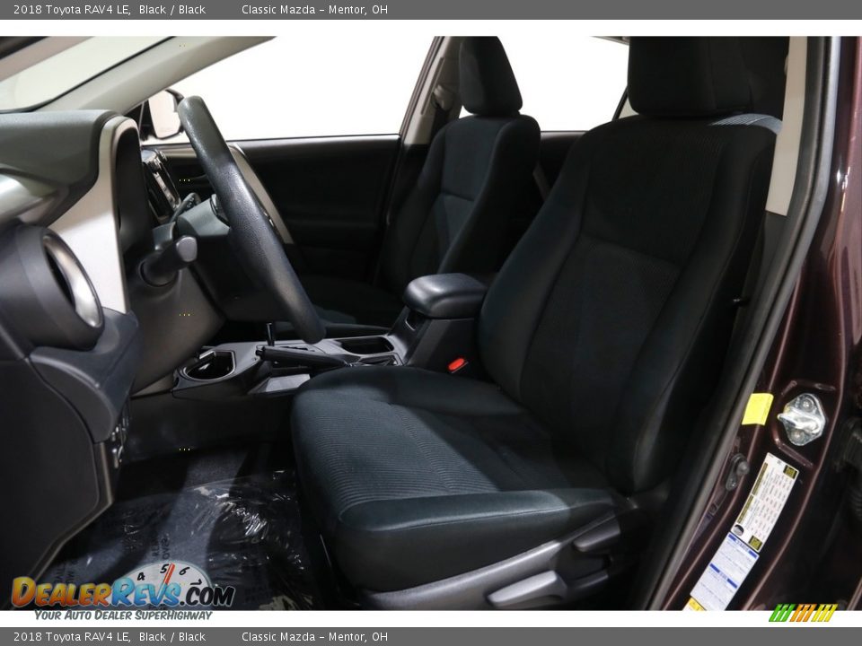 2018 Toyota RAV4 LE Black / Black Photo #5