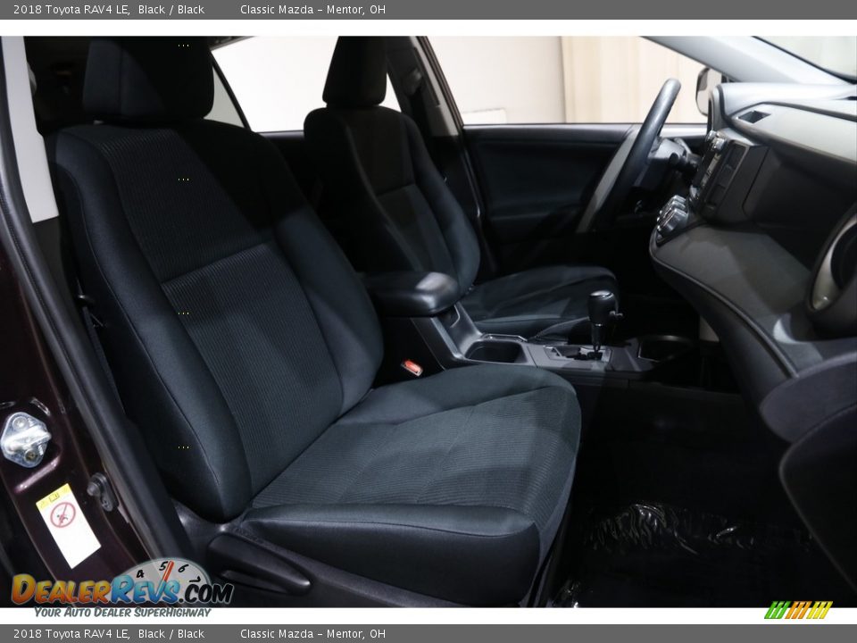 2018 Toyota RAV4 LE Black / Black Photo #15