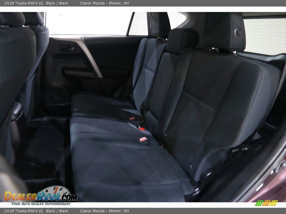 2018 Toyota RAV4 LE Black / Black Photo #17