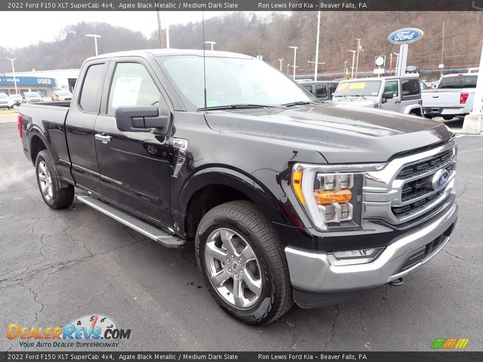 Front 3/4 View of 2022 Ford F150 XLT SuperCab 4x4 Photo #2