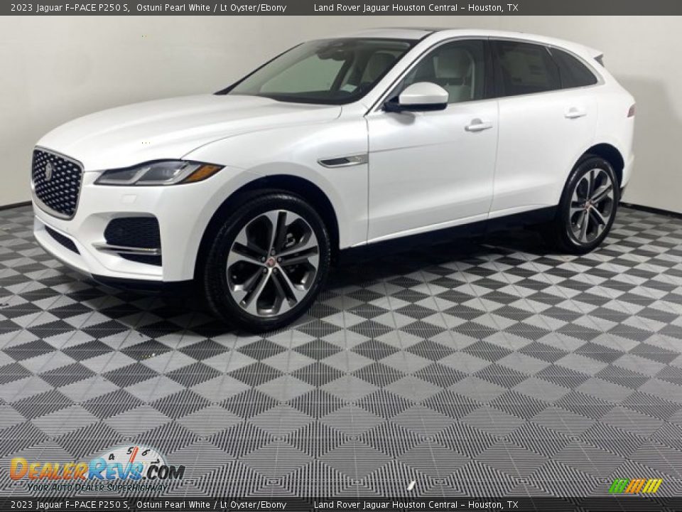 Front 3/4 View of 2023 Jaguar F-PACE P250 S Photo #1