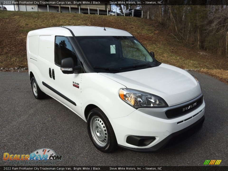 Front 3/4 View of 2022 Ram ProMaster City Tradesman Cargo Van Photo #4