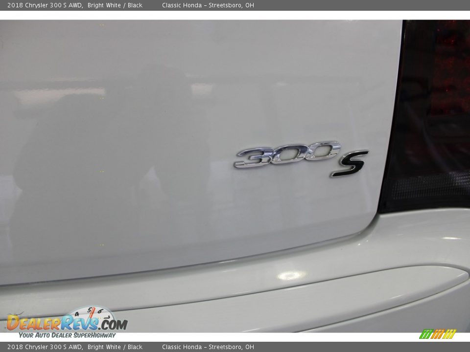 2018 Chrysler 300 S AWD Bright White / Black Photo #9