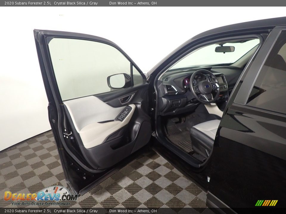 2020 Subaru Forester 2.5i Crystal Black Silica / Gray Photo #16