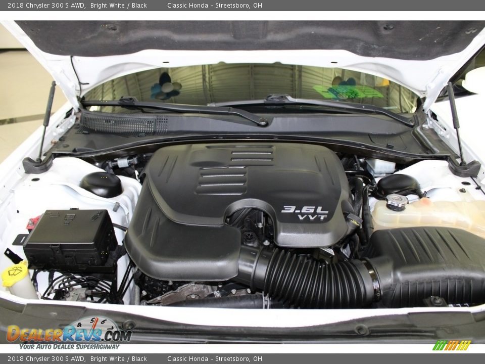 2018 Chrysler 300 S AWD Bright White / Black Photo #14