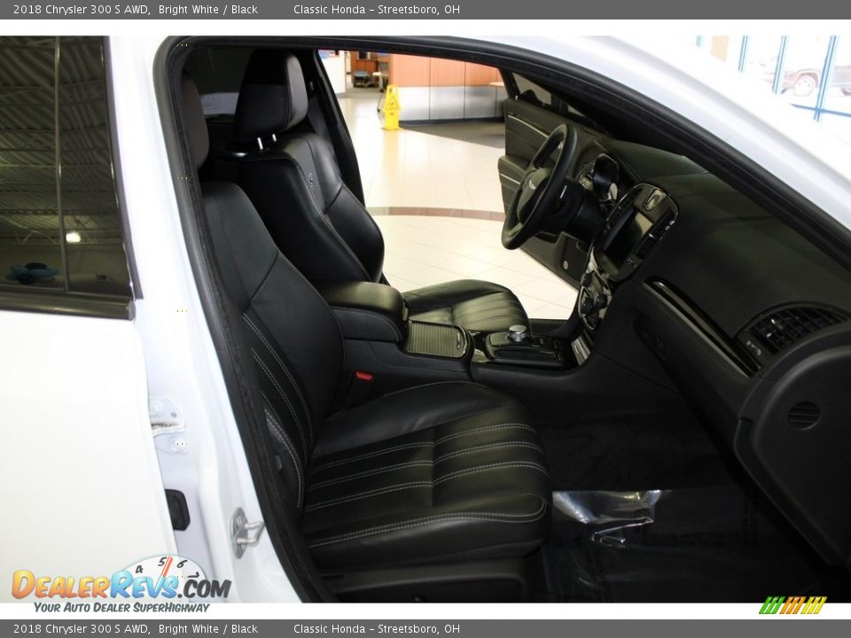 2018 Chrysler 300 S AWD Bright White / Black Photo #17