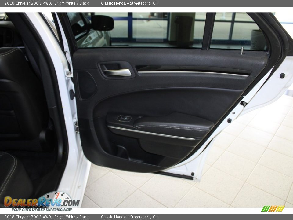 2018 Chrysler 300 S AWD Bright White / Black Photo #18