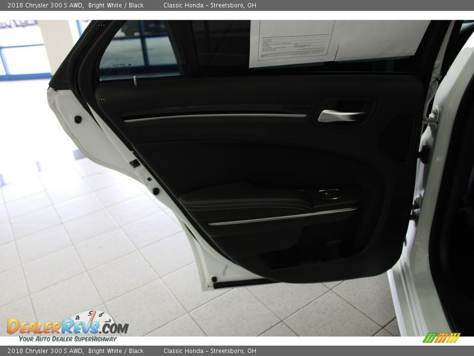 2018 Chrysler 300 S AWD Bright White / Black Photo #24