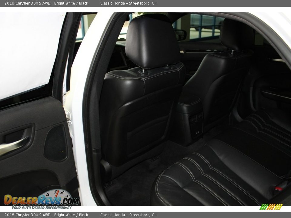 2018 Chrysler 300 S AWD Bright White / Black Photo #25