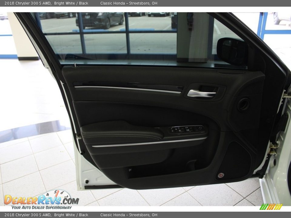 2018 Chrysler 300 S AWD Bright White / Black Photo #27