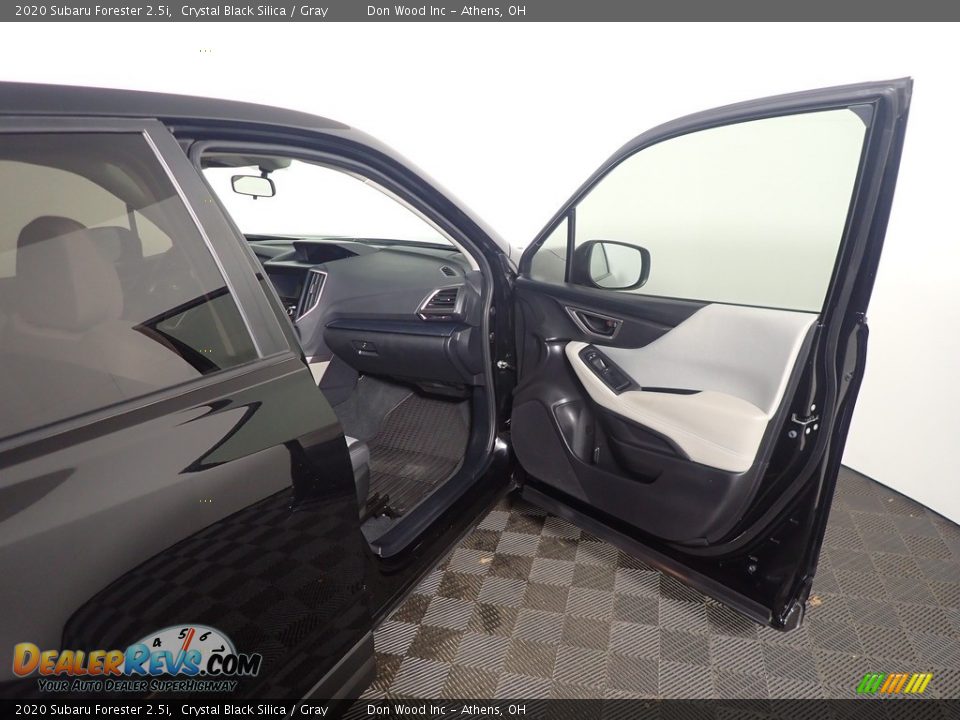 2020 Subaru Forester 2.5i Crystal Black Silica / Gray Photo #32