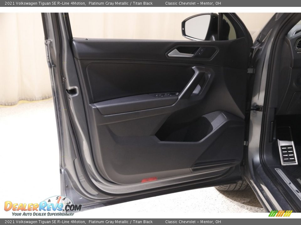 Door Panel of 2021 Volkswagen Tiguan SE R-Line 4Motion Photo #4