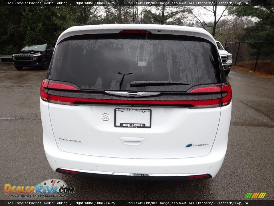 2023 Chrysler Pacifica Hybrid Touring L Logo Photo #4