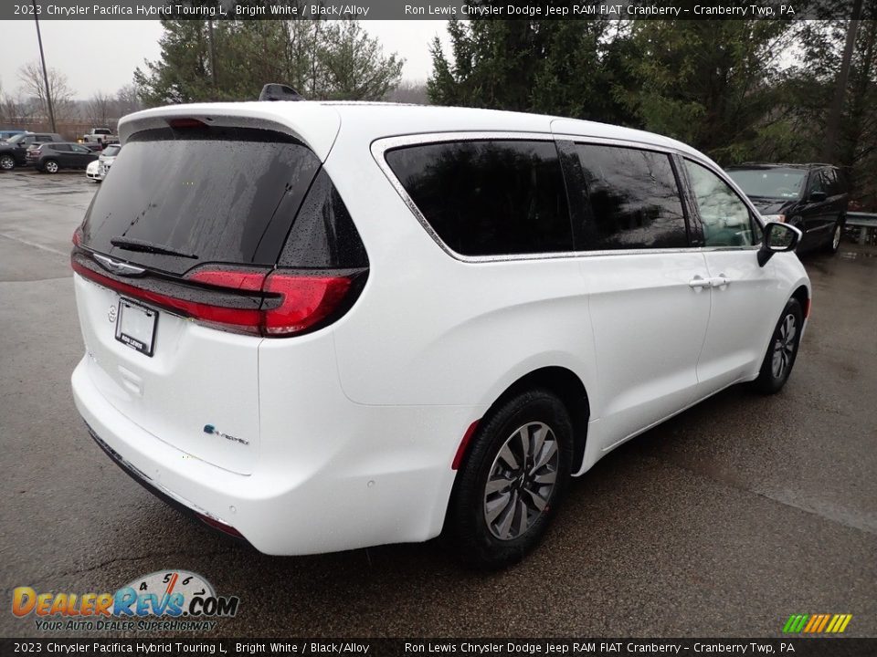 2023 Chrysler Pacifica Hybrid Touring L Bright White / Black/Alloy Photo #5