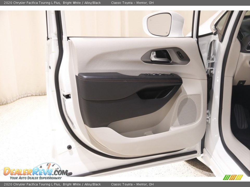 2020 Chrysler Pacifica Touring L Plus Bright White / Alloy/Black Photo #4