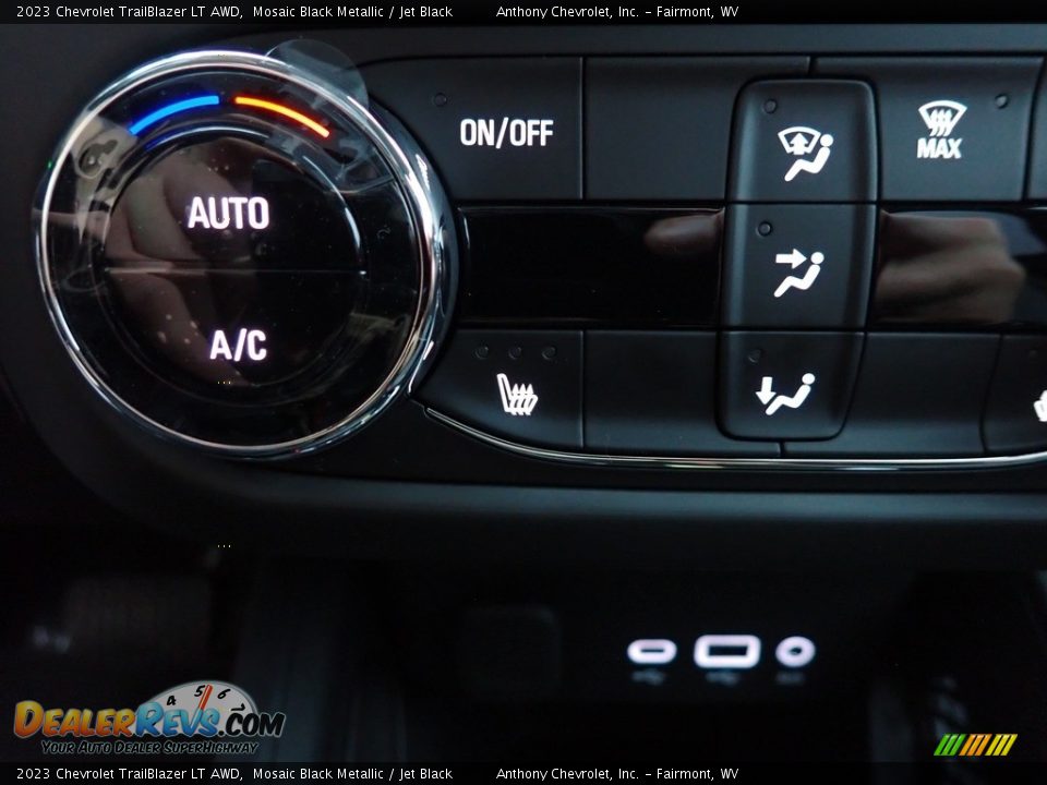 2023 Chevrolet TrailBlazer LT AWD Mosaic Black Metallic / Jet Black Photo #17
